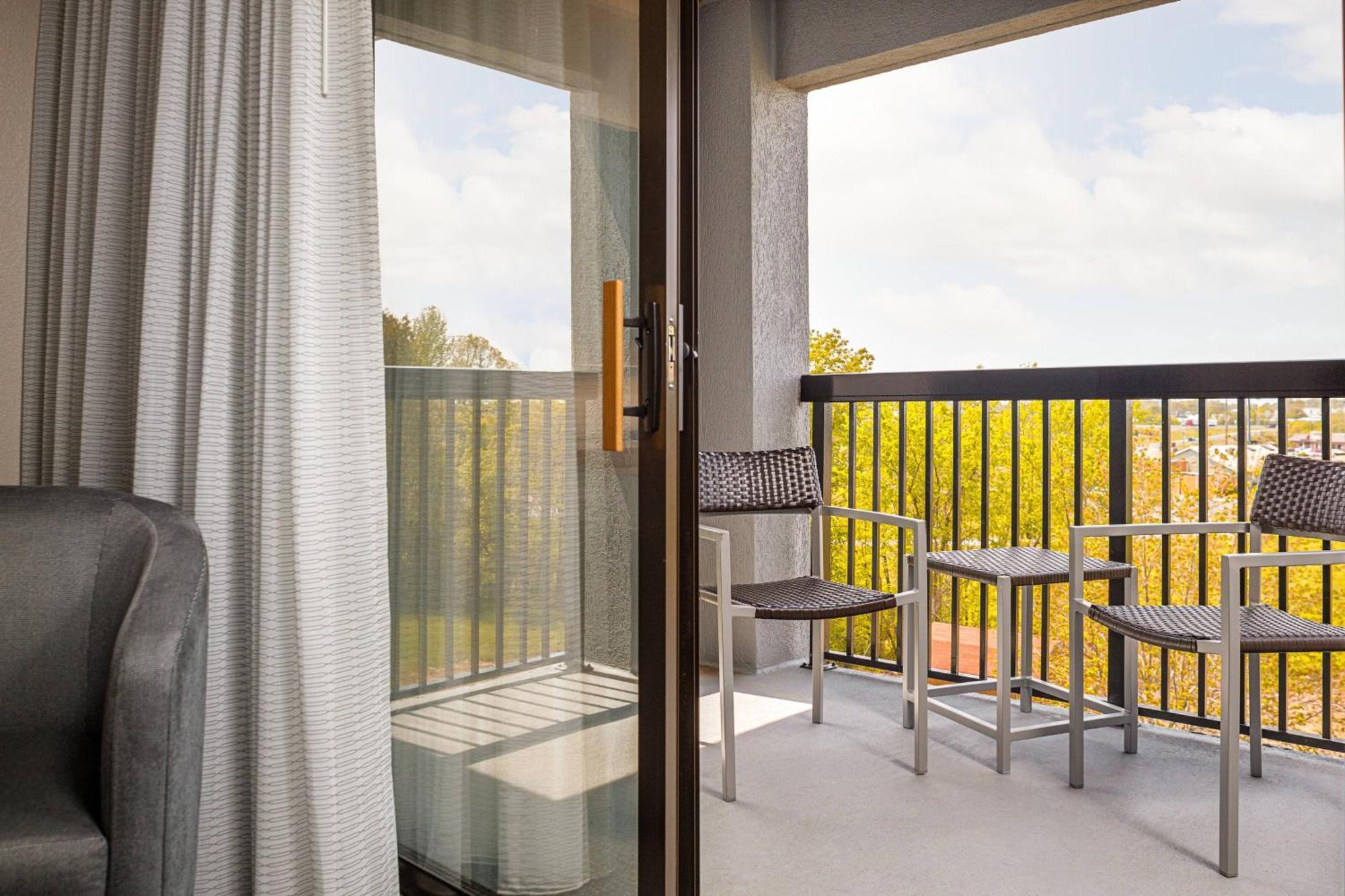 Courtyard West Hotel