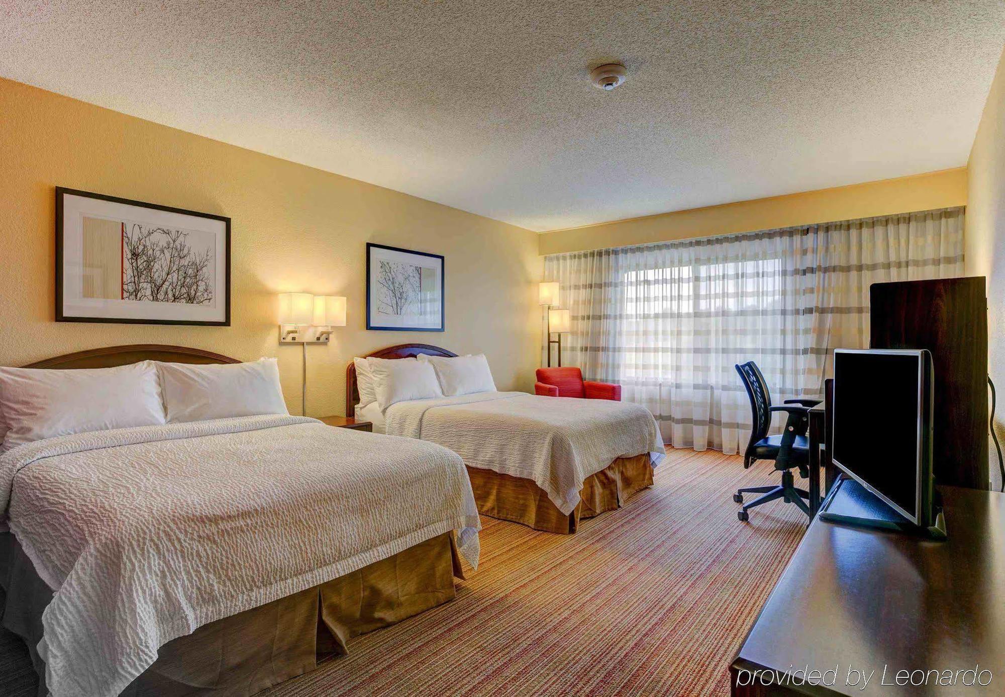 Hotel Courtyard West 3*